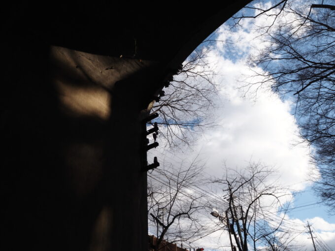 3月上旬初めての上田城跡二の丸橋に残された鉄道時代の遺構と思われる碍子