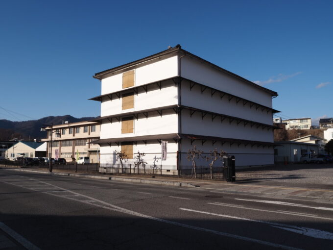 3月上旬初めての上田常田館製糸場国道沿いに建つ明治45年築の四階繭倉庫