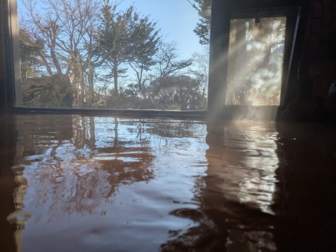 3月上旬浅間山登山口天狗温泉浅間山荘午後の西日差しこむ浴場で濃厚な鉄泉にどっぷりと染まる