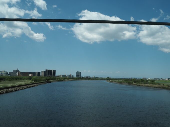 4月中旬湘南新宿ライン快速宇都宮行きは荒川を渡り無事東京脱出