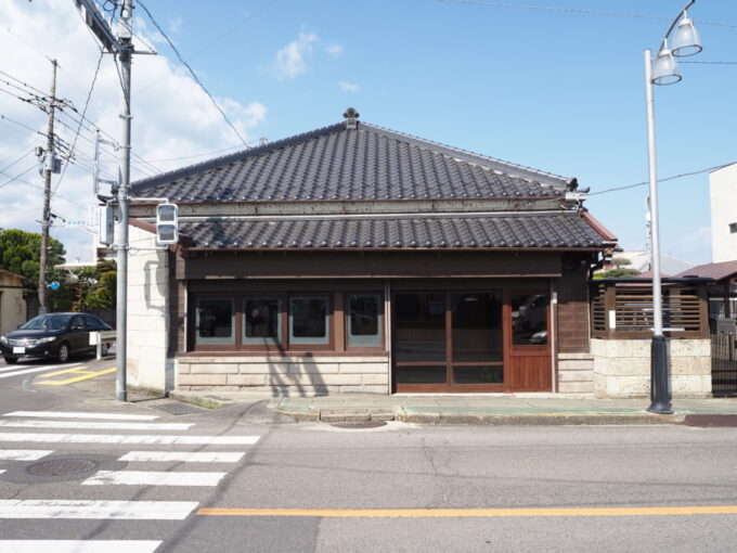12年ぶりの黒磯豊浦豊町交差点に建つ独特な表情を持つ石造りの家屋