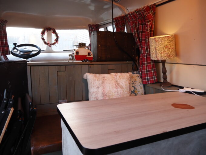 4月中旬那須温泉グランピングNenn（ネン）こたつ完備のワーゲンバス改造ヴィンテージバスの温もりあふれる車内