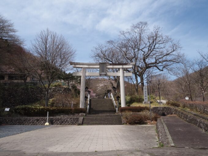 4月中旬春うららかな那須温泉神社