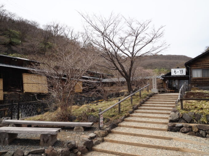 4月中旬春うららかな那須湯本温泉12年ぶりとなる鹿の湯へ