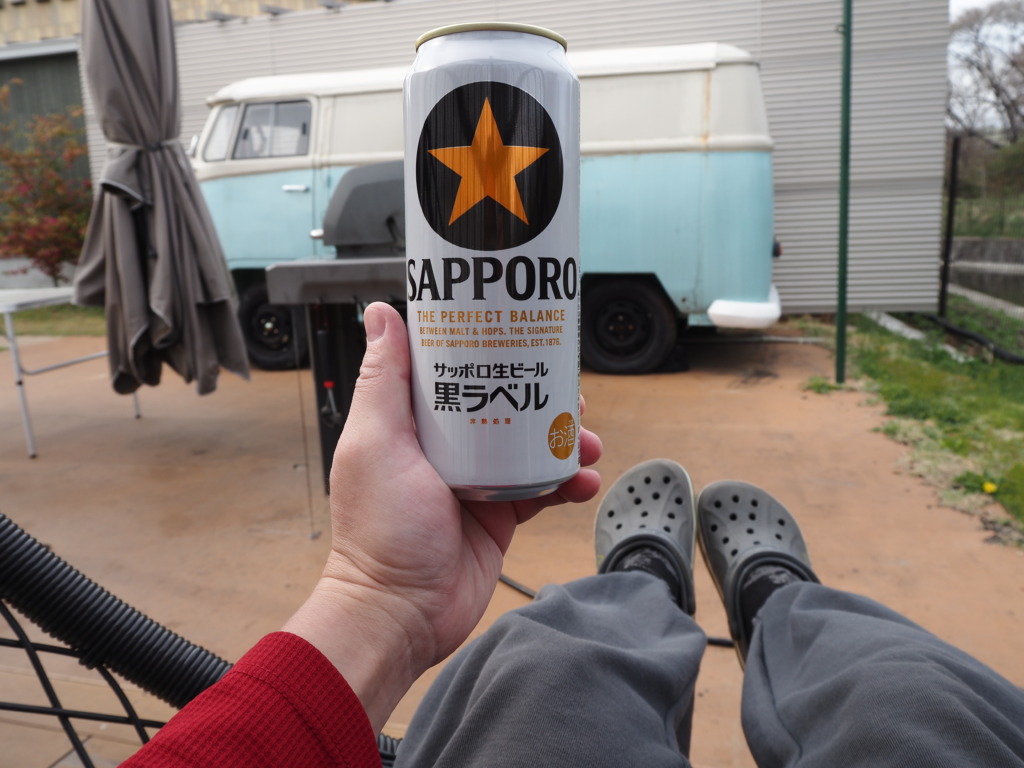 4月中旬那須温泉グランピングNenn（ネン）鹿の湯で那須湯本温泉を満喫し自分のテントに戻りハンギングチェアに身を委ねつつ味わう冷たい金星