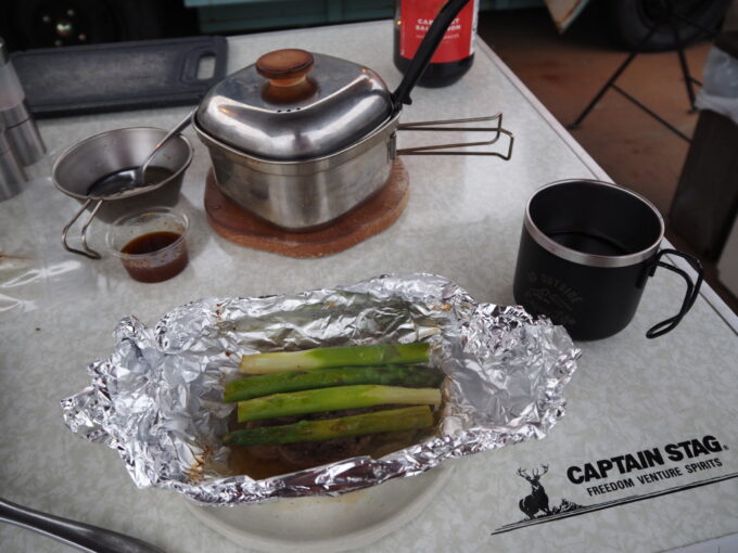 4月中旬那須温泉グランピングNenn（ネン）2泊目夕食那須郡司豚とアスパラのホイル焼き