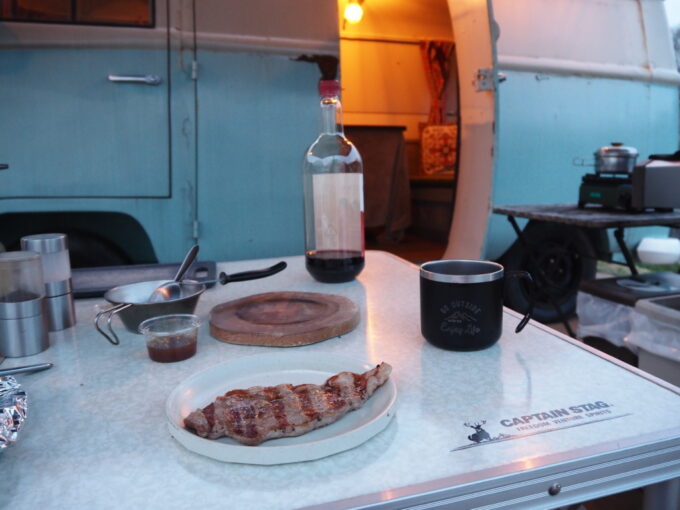 4月中旬那須温泉グランピングNenn（ネン）2泊目夕食那須郡司産牛ロースのグリル