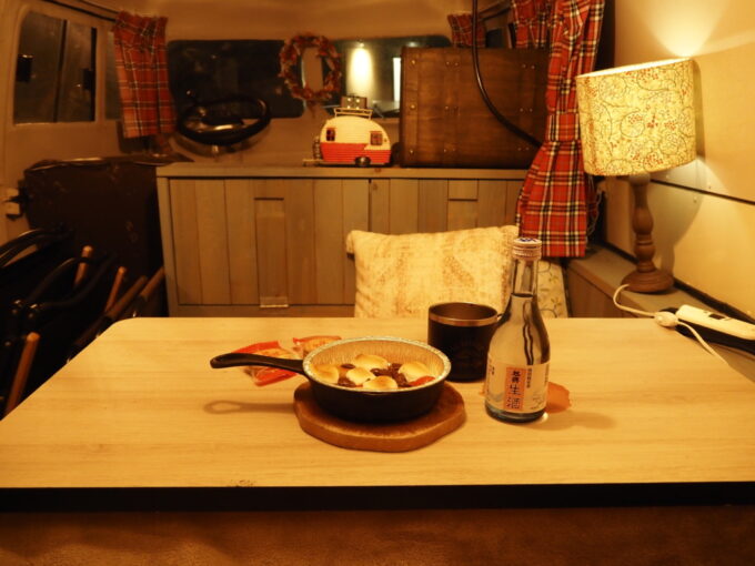 4月中旬那須温泉グランピングNenn（ネン）2泊目夕食いちごとパンケーキ入りのスモアとともに味わう旭興生酒特別純米酒