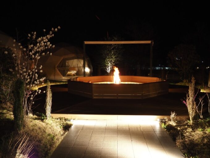 4月中旬那須温泉グランピングNenn（ネン）ファイヤーピットで燃える焚火のぬくもり