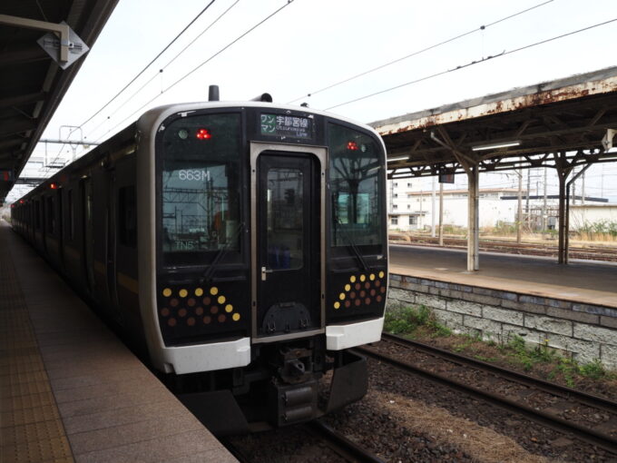 4月中旬春うららの那須高原旅を大満喫し東北本線宇都宮線E131系普通列車宇都宮行きで帰路に就く
