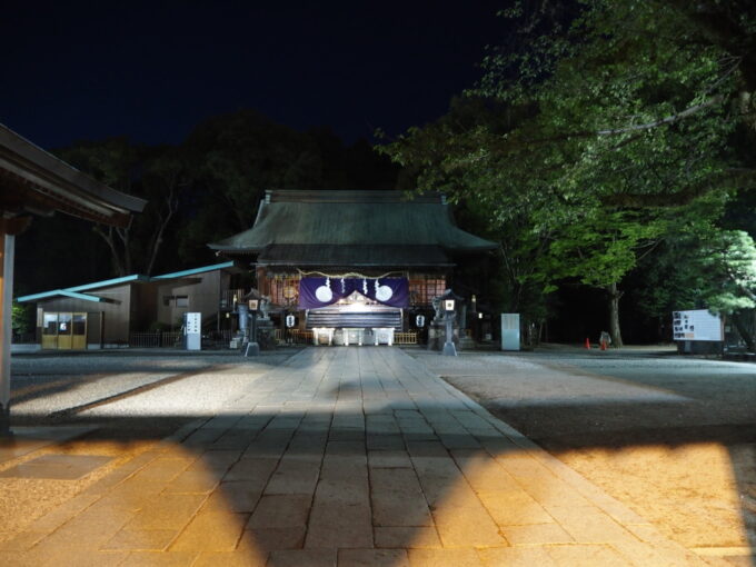 4月中旬宇都宮市街地にぽつんと聳える明神山山頂に鎮座する二荒山神社ちょうど閉門時間となったため外からお参り