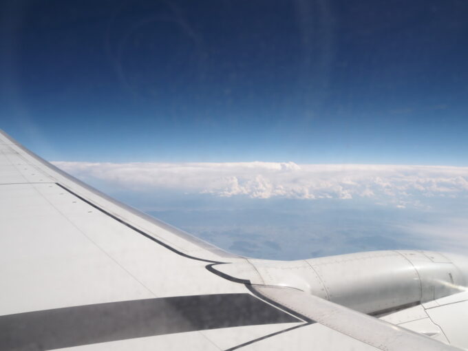 5月中旬JAL長崎空港行きB737型機から望む高松の街と瀬戸内の多島美