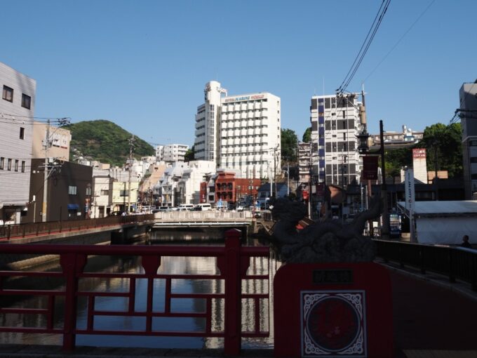 5月中旬26年ぶりの長崎新地中華街北門前に架かる新地橋から望む長崎ホテルマリンワールド
