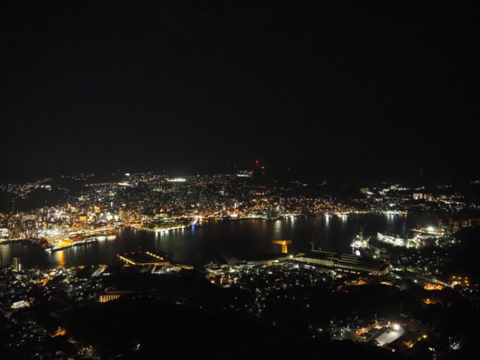 5月中旬26年ぶりの長崎稲佐山展望台から望む漆黒の長崎港を囲むように広がる夜景のきらめき