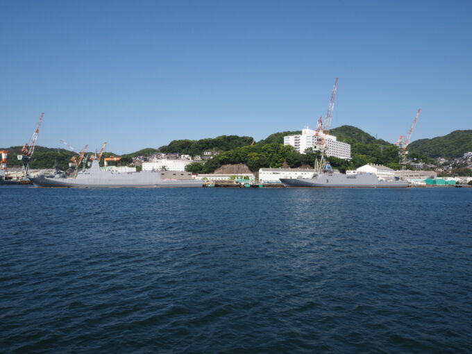 5月中旬26年ぶりの長崎軍艦島上陸クルーズ高島海上交通ブラックダイヤモンドから眺める三菱長崎造船所で建造された護衛艦