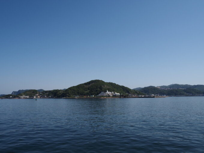 5月中旬26年ぶりの長崎軍艦島上陸クルーズ高島海上交通ブラックダイヤモンドから眺める白亜の神ノ島教会