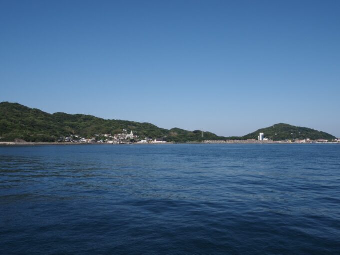 5月中旬26年ぶりの長崎軍艦島上陸クルーズ高島海上交通ブラックダイヤモンドから望む伊王島と白亜の馬込教会
