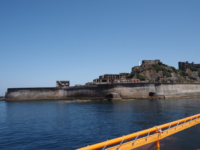 5月中旬快晴の軍艦島上陸クルーズ高島海上交通ブラックダイヤモンドゆっくりと近づくごとに増してゆく軍艦島の存在感