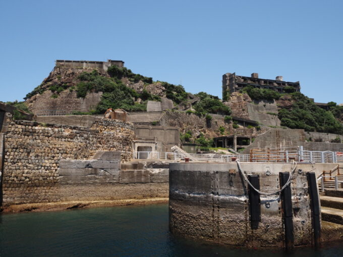 5月中旬快晴の軍艦島上陸クルーズ高島海上交通ブラックダイヤモンドは軍艦島での滞在を終え長崎へと向け出港