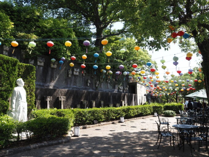 5月中旬26年ぶりの長崎グラバー園に飾られた色とりどりのランタン中国提灯