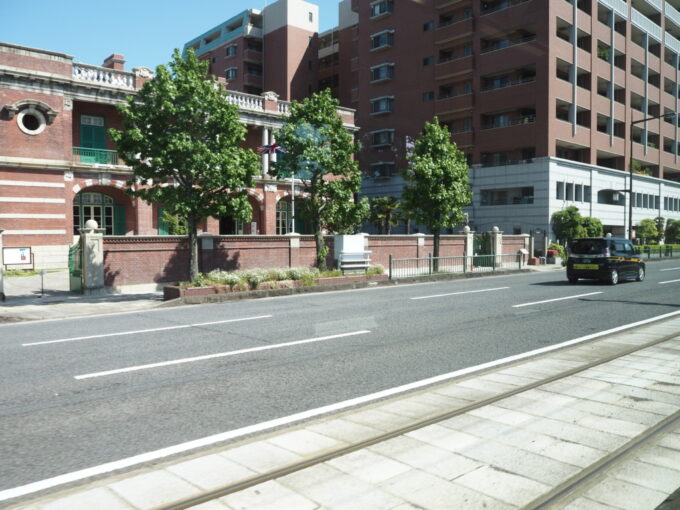 5月中旬26年ぶりの長崎長崎電気軌道車窓から眺める旧長崎英国領事館