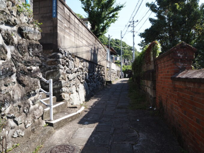 5月中旬26年ぶりの長崎坂のまちらしい風情溢れる小径