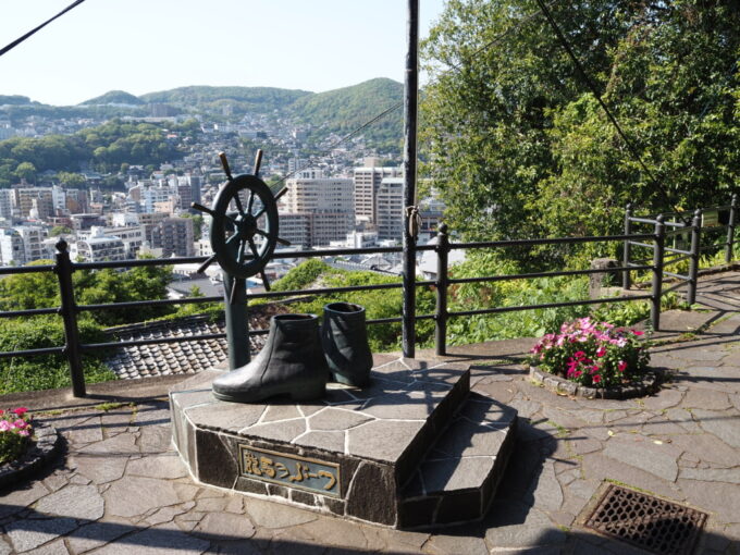 5月中旬26年ぶりの長崎亀山社中記念館近くの龍馬のぶーつ像
