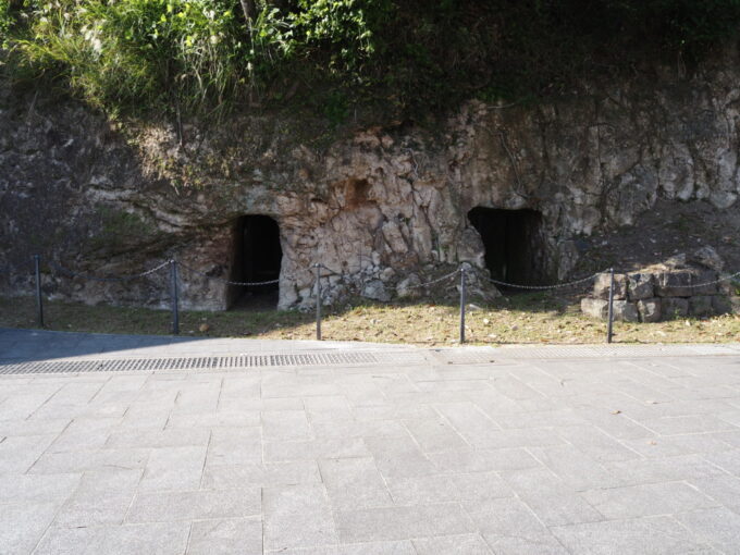 5月中旬26年ぶりの長崎平和公園入口横に残る防空壕