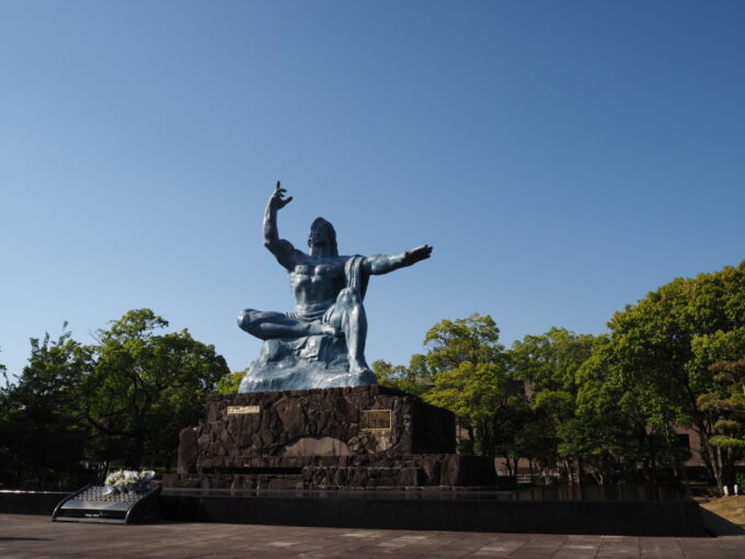 5月中旬26年ぶりの長崎平和公園平和祈念像