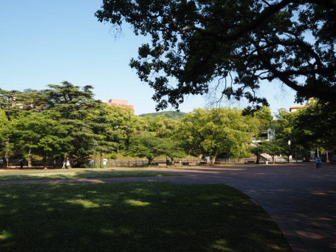 5月中旬26年ぶりの長崎平和公園被爆後81年を経て豊かな森におおわれる公園となった爆心地