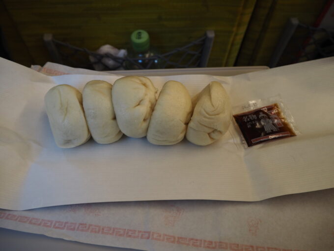 5月中旬初めての西九州新幹線N700Sかもめ号武雄温泉行き車内で朝食の桃太呂長崎ぶたまんを