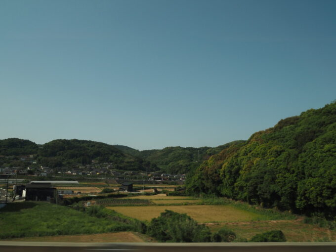 5月中旬はじめての西九州新幹線N700Sかもめ車窓に流れる山深い景色