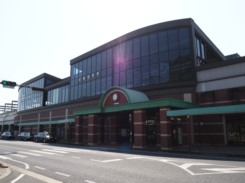 5月中旬初めての佐賀県西九州新幹線始発駅の武雄温泉駅