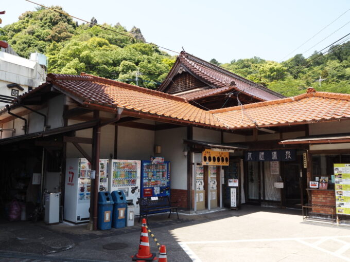 5月中旬初めての佐賀県武雄温泉現役の公衆浴場建築としては日本最古を誇る明治9年築の元湯