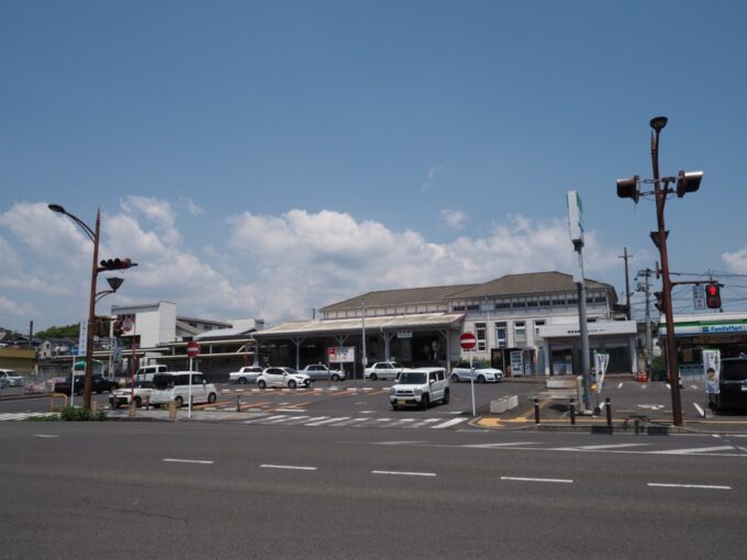 5月中旬渋い佇まいの大村駅