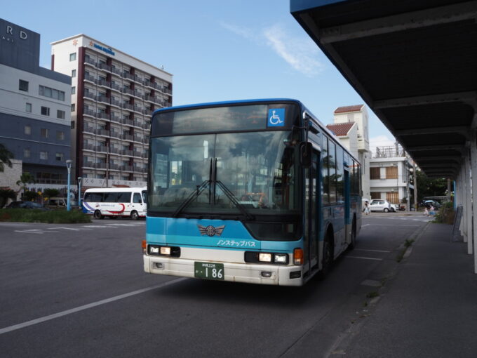 6月上旬いつもより半月早い八重山旅ユーグレナ石垣港離島ターミナルから東運輸4系統空港線に乗車し買い出しへ