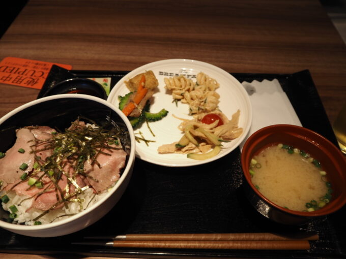 6月上旬いつもより半月早い八重山旅今年の滞在も朝食がおいしいThe BREAKFAST HOTEL PORTO石垣島3泊目朝食石垣牛のローストビーフ丼をメインに