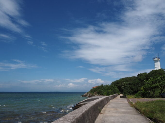 6月上旬いつもより半月早い八重山旅石垣島観音崎から眺める海原と小浜島に西表島