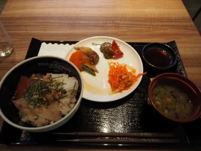 6月上旬いつもより半月早い八重山旅今年の滞在も朝食がおいしいThe BREAKFAST HOTEL PORTO石垣島6泊目朝食近海の刺身を載せた海鮮丼で豪華な朝ごはん