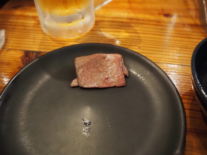 6月上旬いつもより半月早い八重山旅石垣島本格炭火焼肉わたなべ新生わたなべコース序盤は店員さんが焼いてくれるスタイル