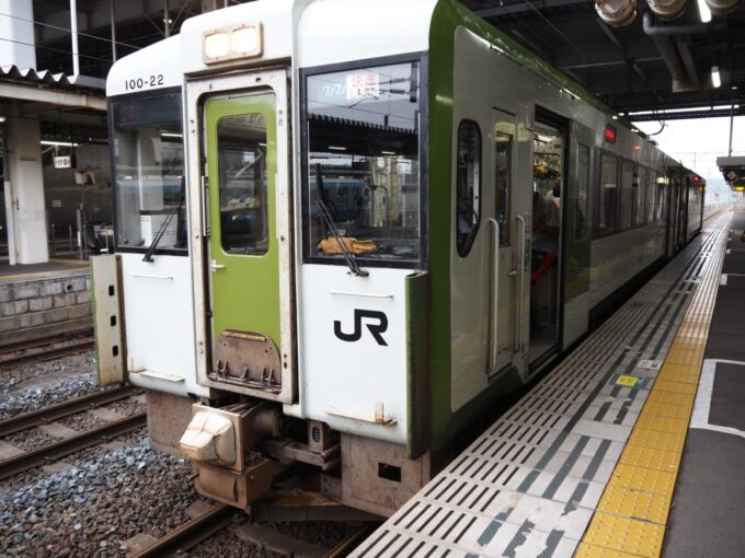 8月上旬青い森鉄道八戸駅JR大湊線に直通するキハ100の快速しもきたで上北町駅へ
