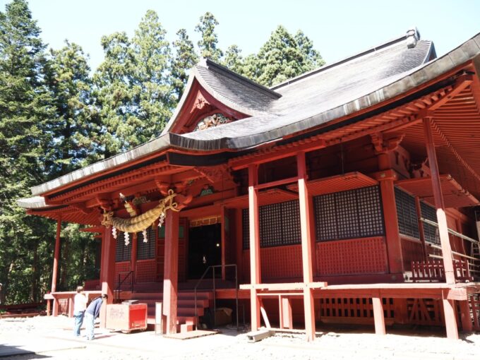 8月上旬夏の東北旅弘前岩木山神社の荘厳な拝殿にこうして毎年津軽へと帰ってくることのできるお礼を伝える