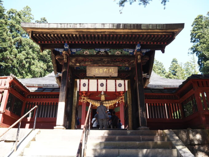 8月上旬夏の東北旅弘前岩木山神社端正な表情に緻密な彫刻が目を引く中門