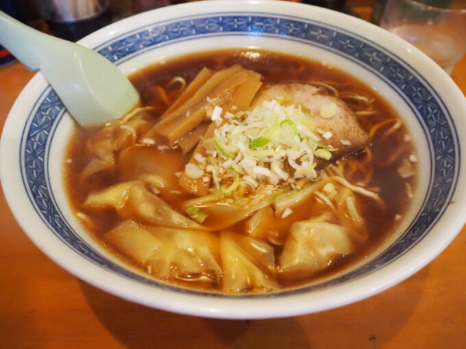 8月上旬夏の東北旅弘前大正14年創業の津軽百年食堂来々軒ワンタンメン