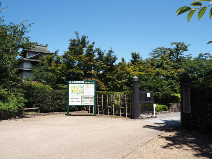 8月上旬夏の東北旅弘前城植物園入口と辰巳櫓
