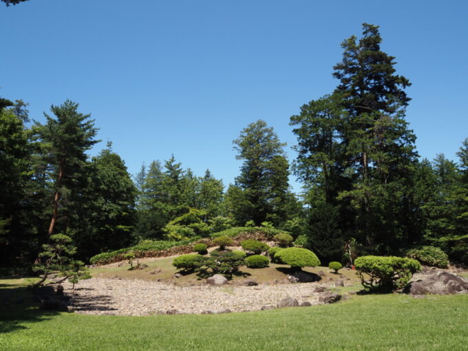 8月上旬夏の東北旅弘前城植物園修復された三の丸庭園