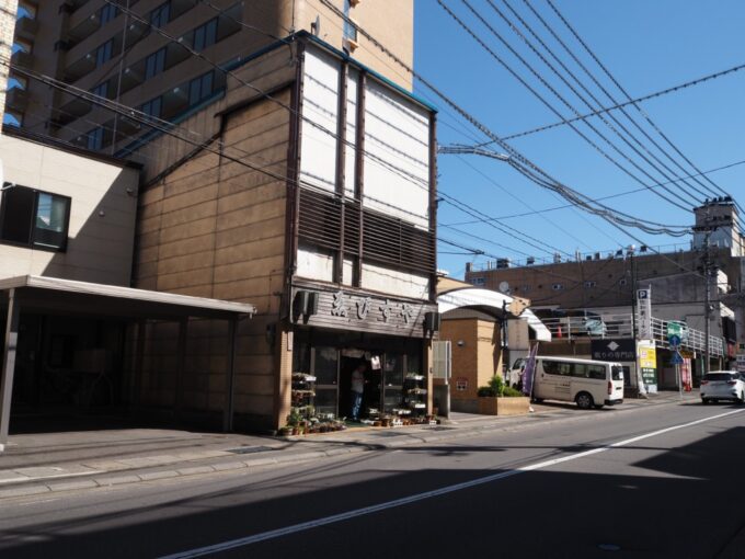 8月上旬夏の東北旅弘前津軽塗の下駄を買うためにゑびすや履物店へ