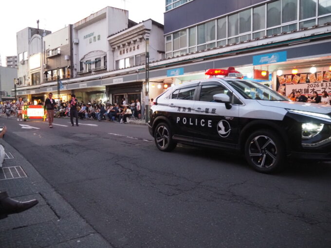 8月上旬夏の東北旅弘前ねぷた白鳥が翔ぶ青森県警のパトカーが津軽の熱い夜を連れてくる