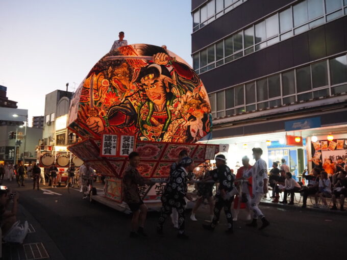 8月上旬夏の東北旅弘前ねぷた昔ながらのろうそくが灯されたがほんずの蠟燭ねぷた
