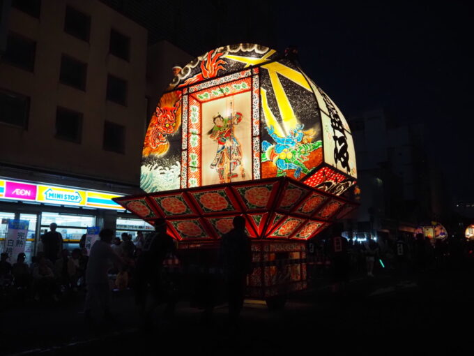 8月上旬夏の東北旅弘前ねぷた雷神が放つ雷が津軽の夜空を焦がす